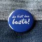 Preview: Ansteckbutton du bist der beste auf Jeans